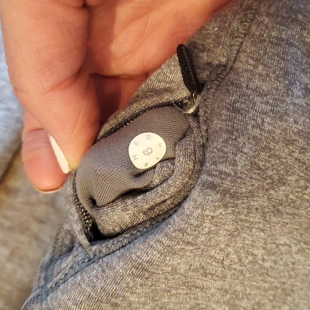 Lululemon Gray long sleeve crop - Picture 5 of 5